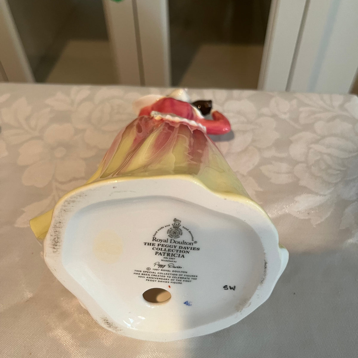X138 Royal Doulton Grouping ( "Patricia" and February Amethyst)