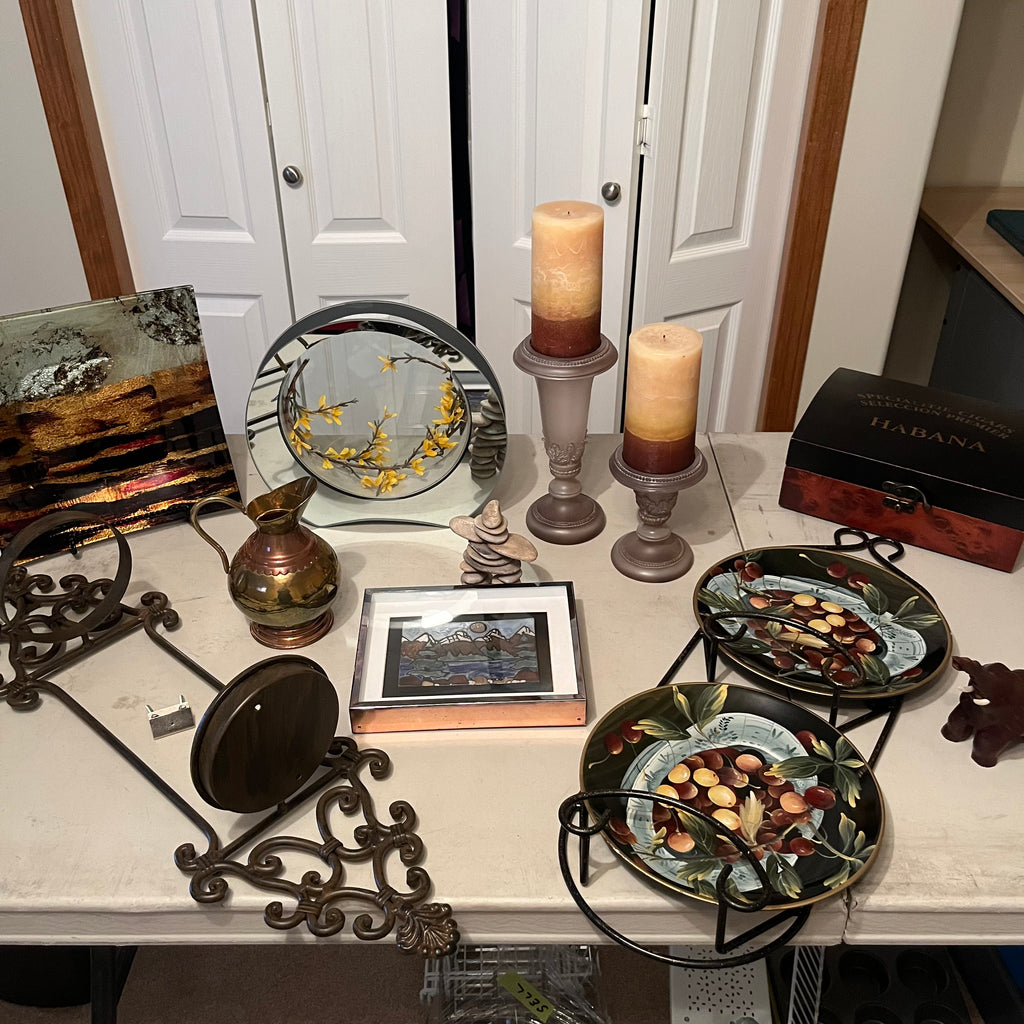 X140 Home Decor Grouping (decorative plates and more)