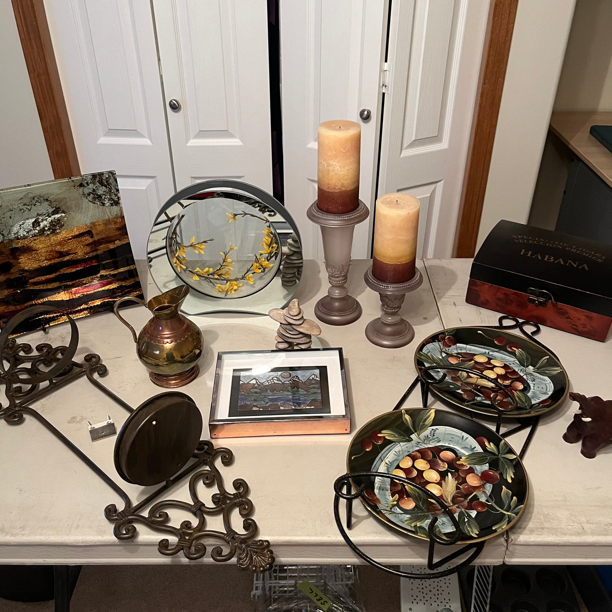 X140 Home Decor Grouping (decorative plates and more)
