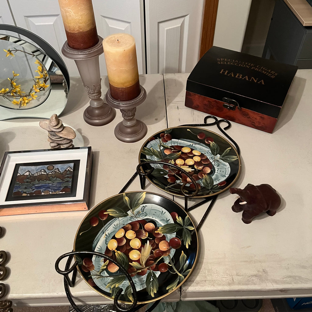 X140 Home Decor Grouping (decorative plates and more)