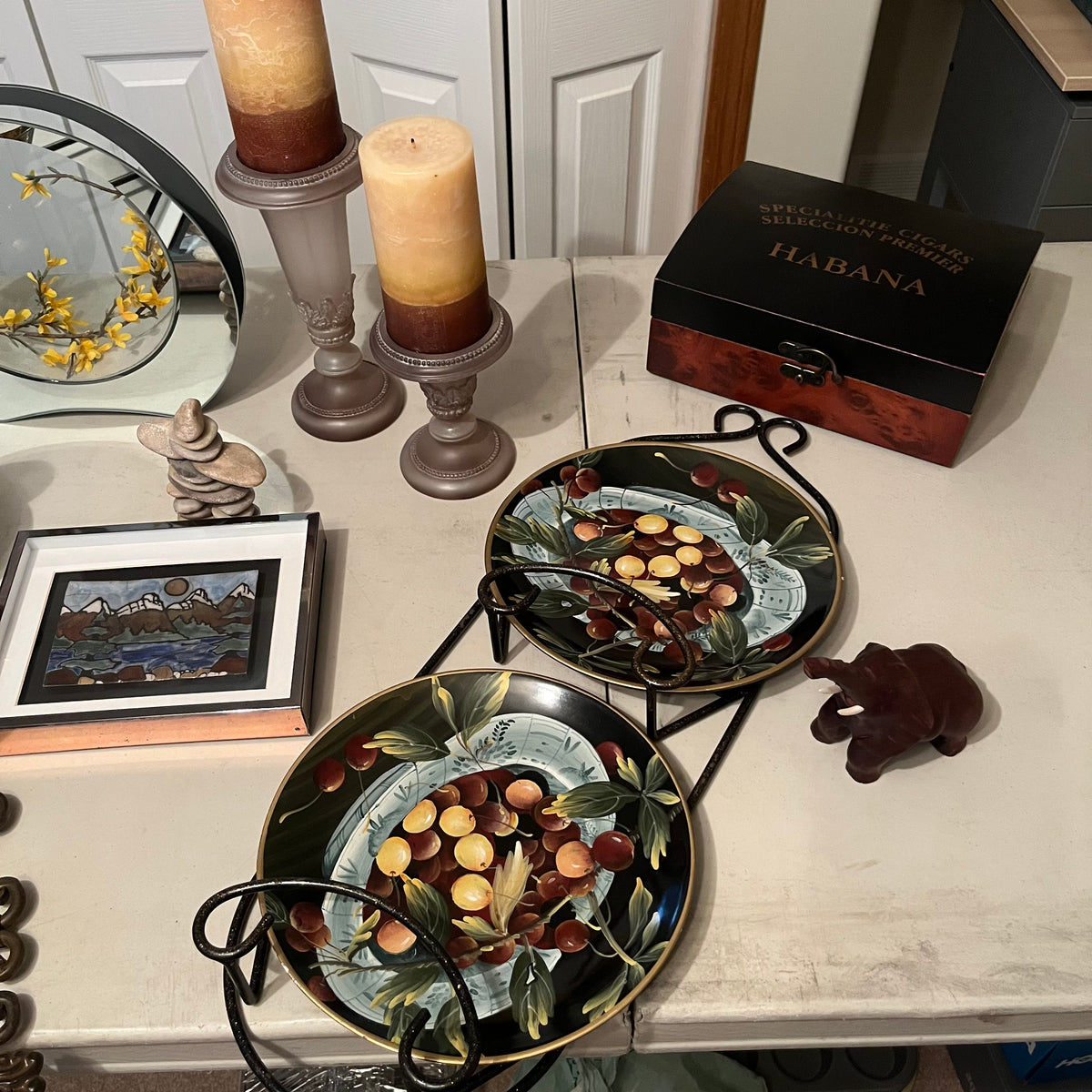 X140 Home Decor Grouping (decorative plates and more)