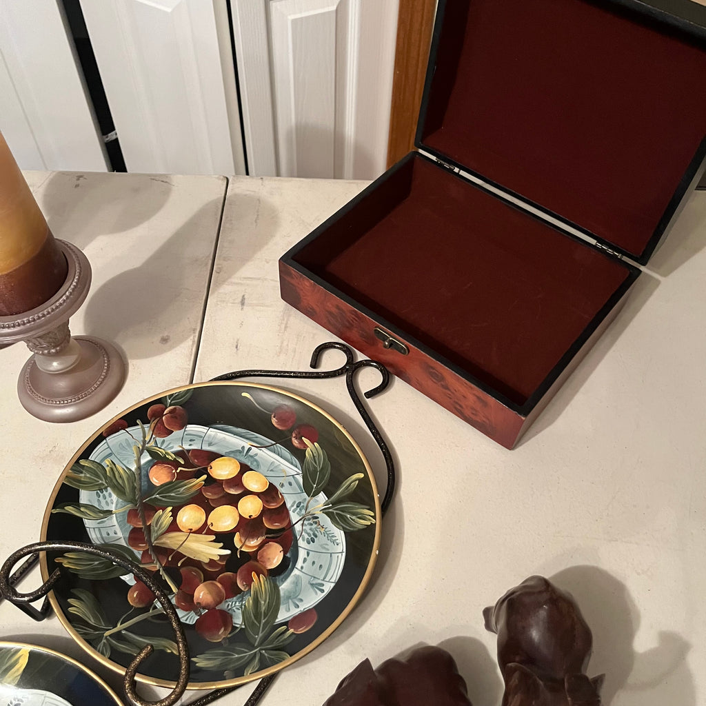 X140 Home Decor Grouping (decorative plates and more)