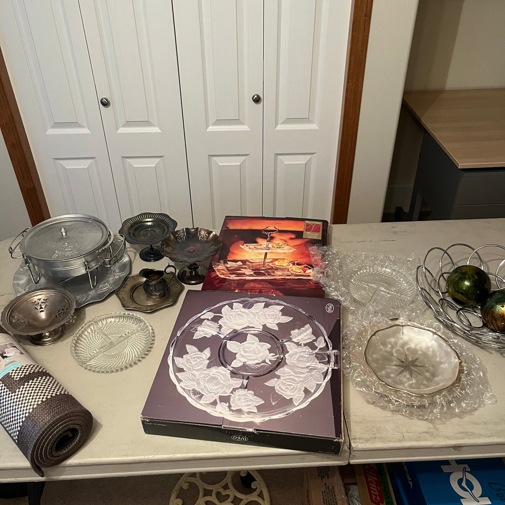 X148 Entertainment Grouping (serving plates and more)