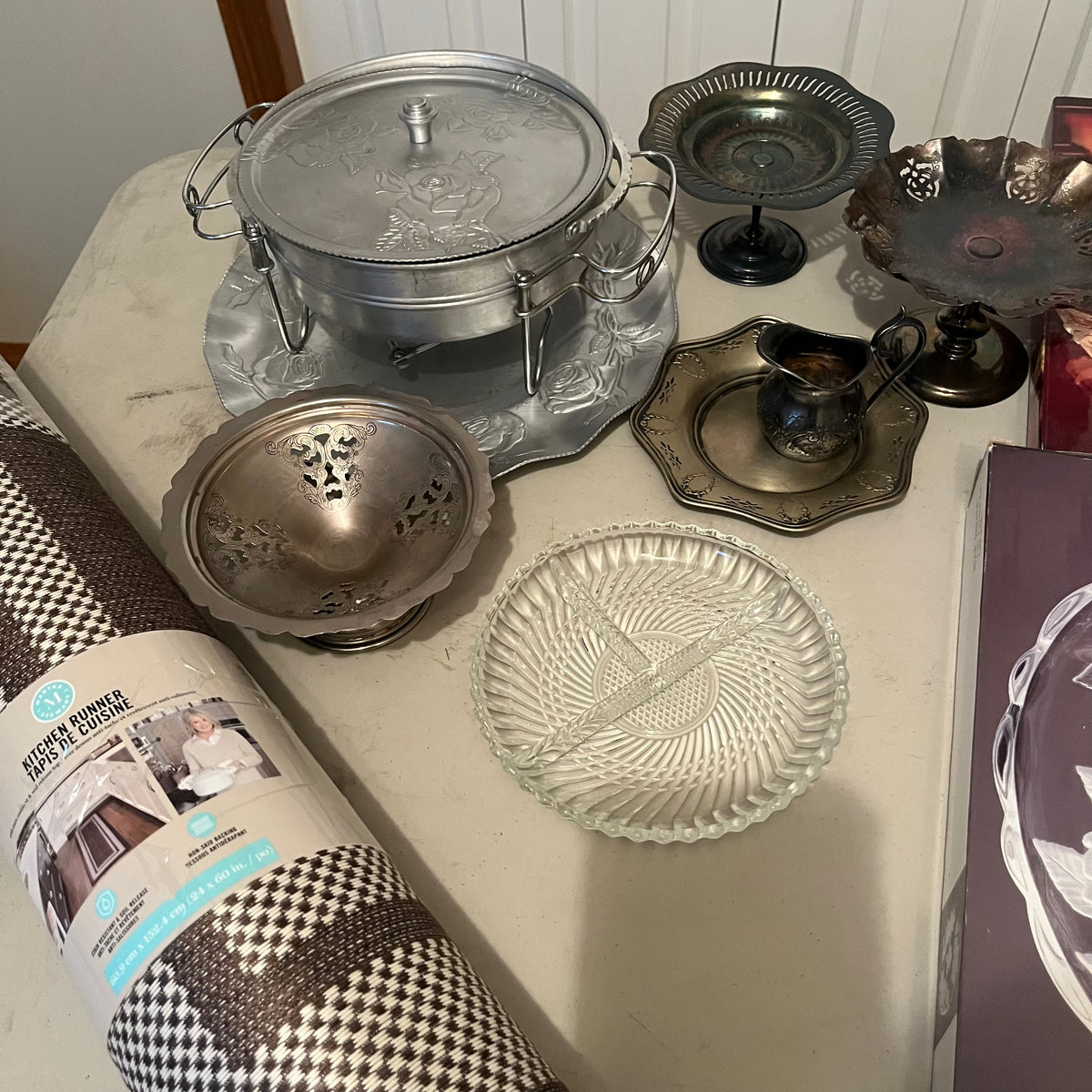 X148 Entertainment Grouping (serving plates and more)