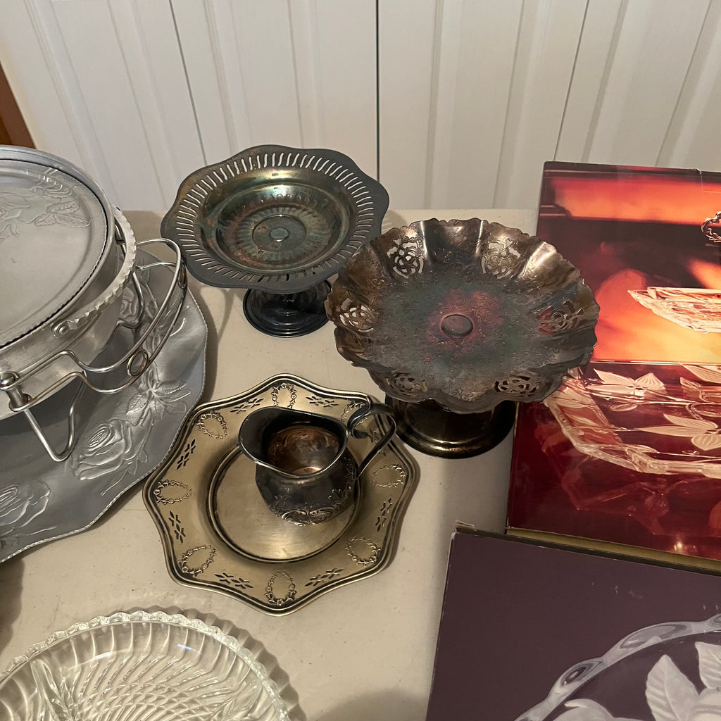 X148 Entertainment Grouping (serving plates and more)