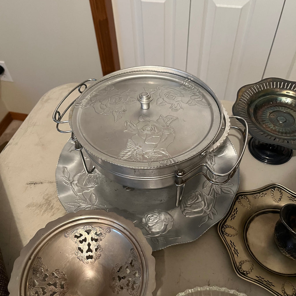 X148 Entertainment Grouping (serving plates and more)