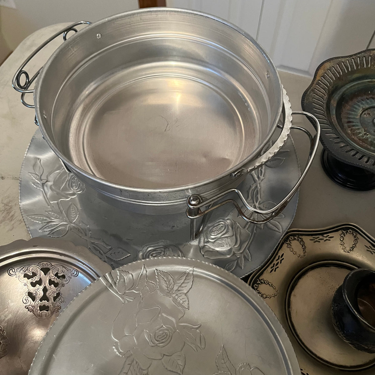 X148 Entertainment Grouping (serving plates and more)