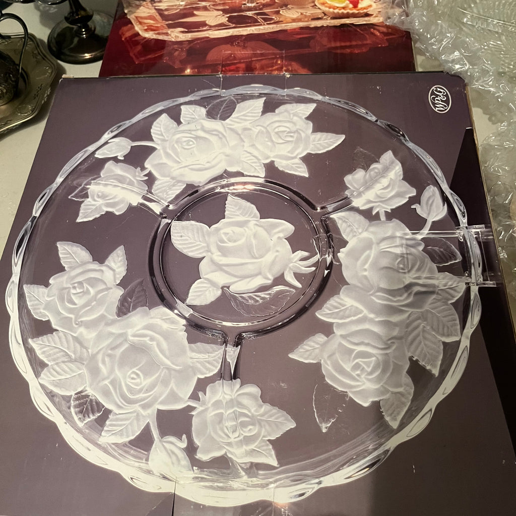 X148 Entertainment Grouping (serving plates and more)