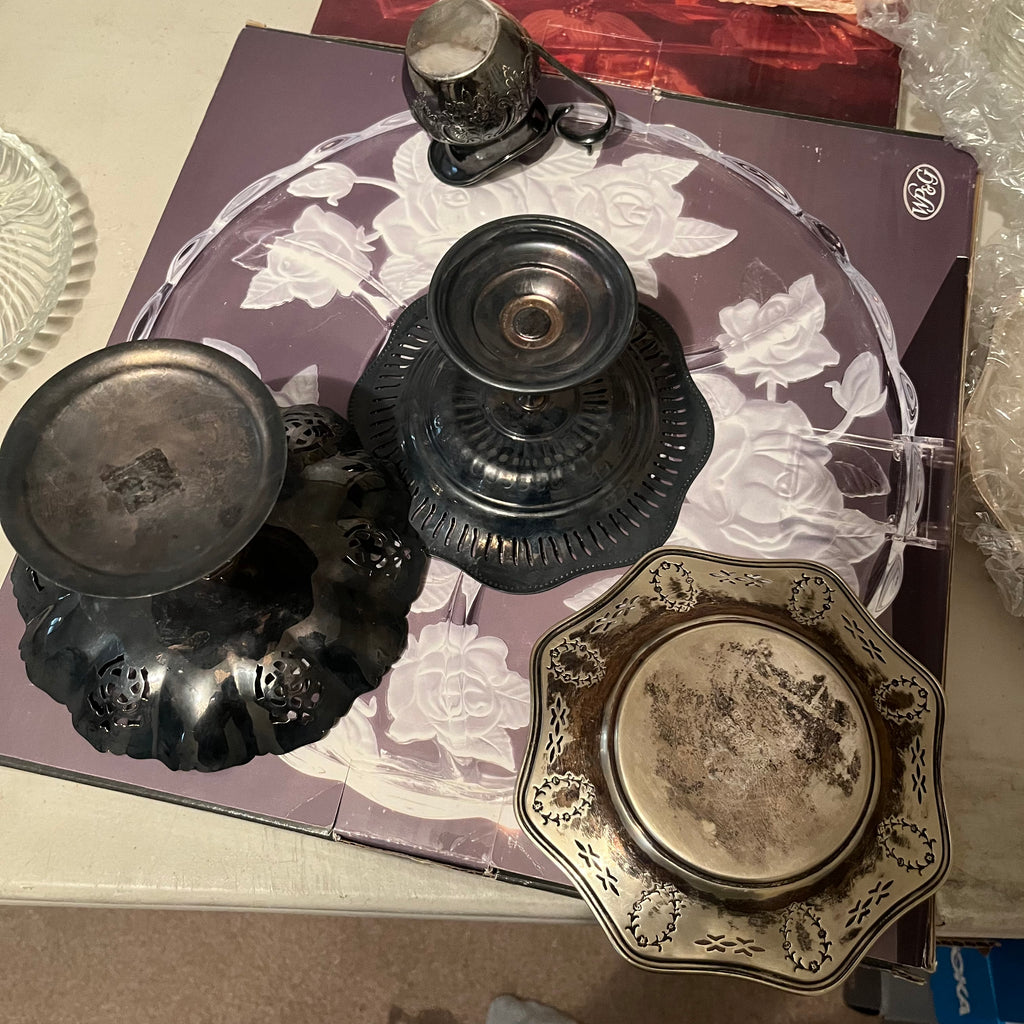 X148 Entertainment Grouping (serving plates and more)