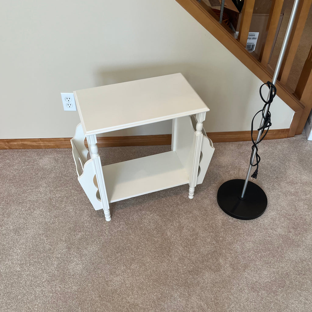X156 Floor lamp and vintage magazine rack grouping