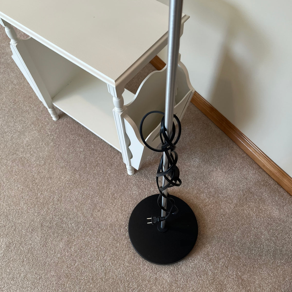 X156 Floor lamp and vintage magazine rack grouping