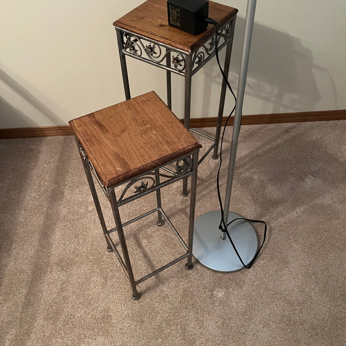 X157 Floor lamp and two plant stands grouping