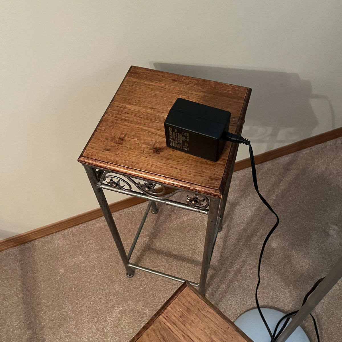 X157 Floor lamp and two plant stands grouping