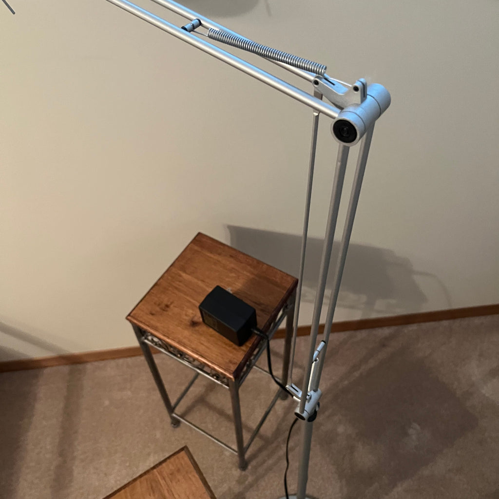 X157 Floor lamp and two plant stands grouping