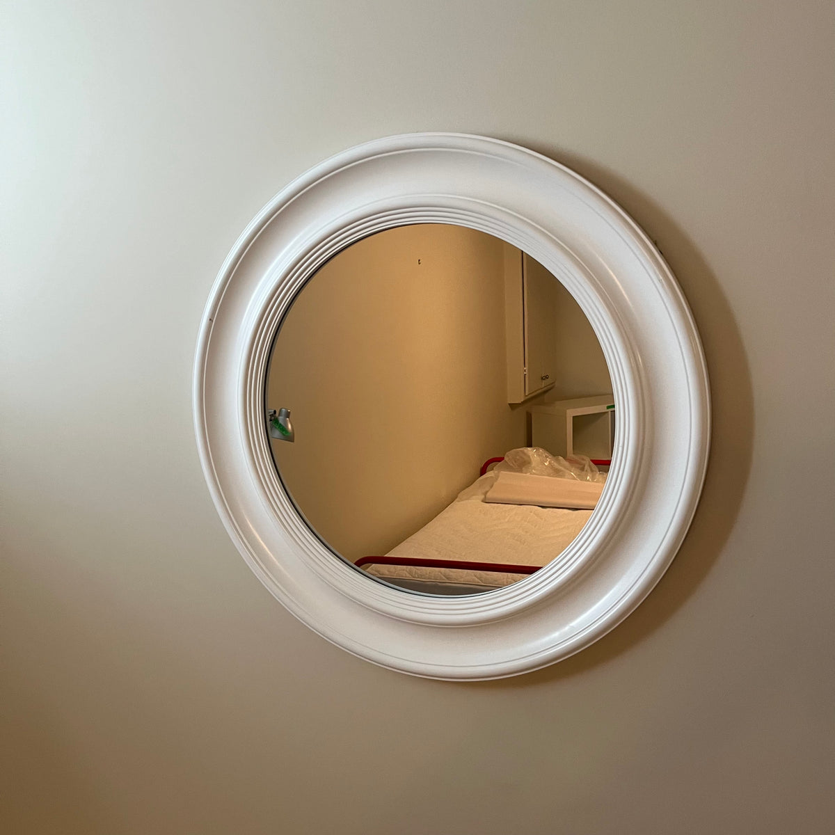 X162 White framed round wall mirror (25" diamter)