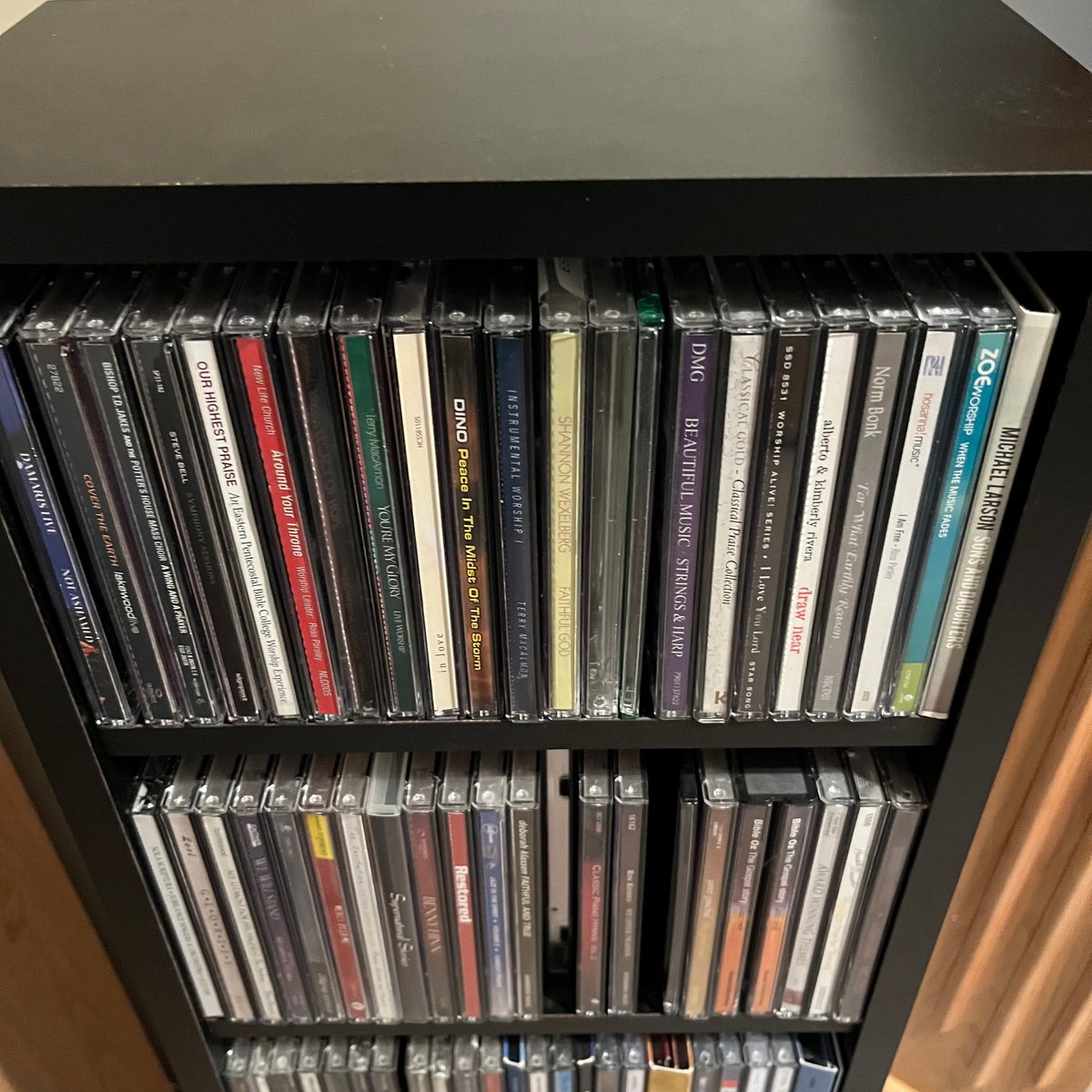 Y342A CD collection with stand