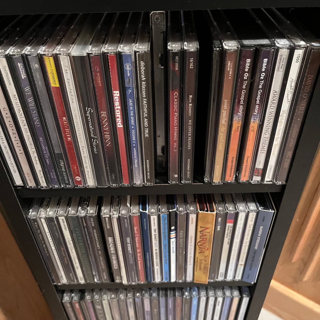 Y342A CD collection with stand