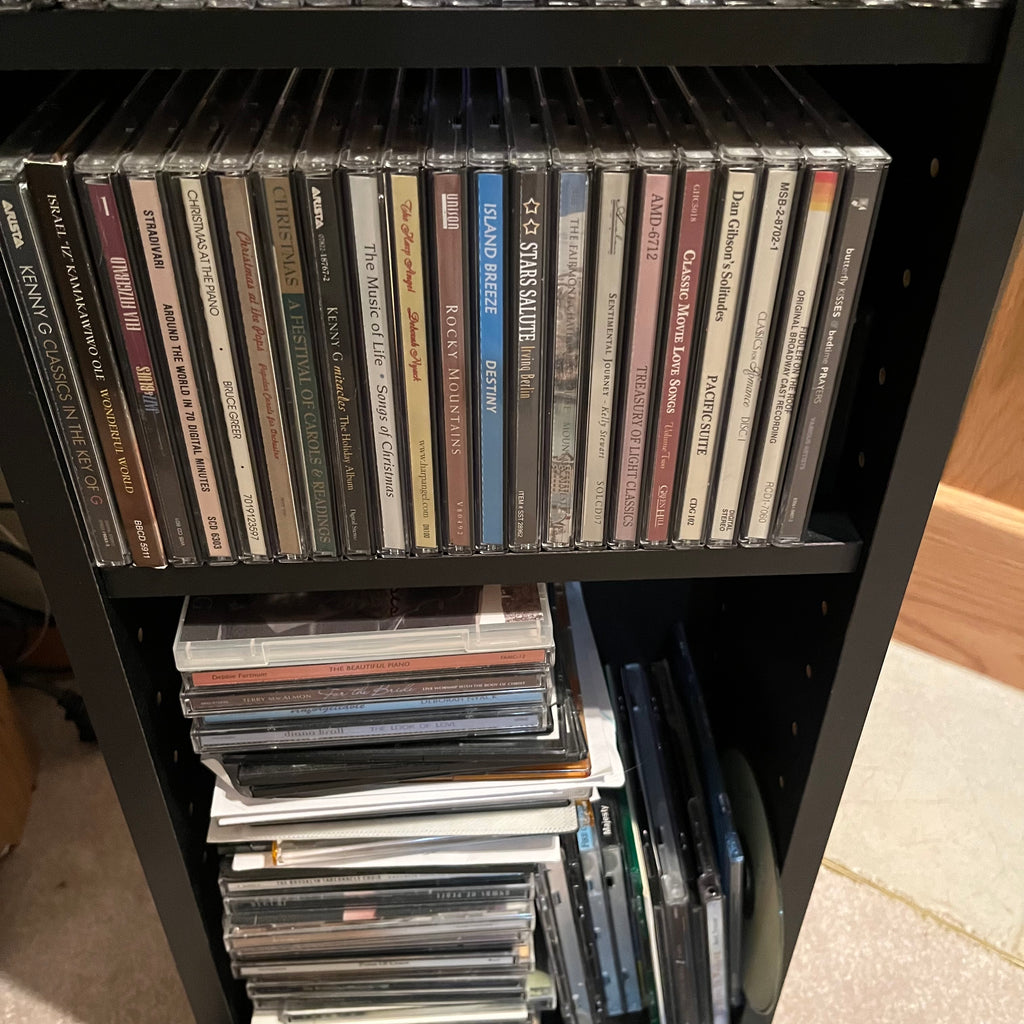 Y342A CD collection with stand