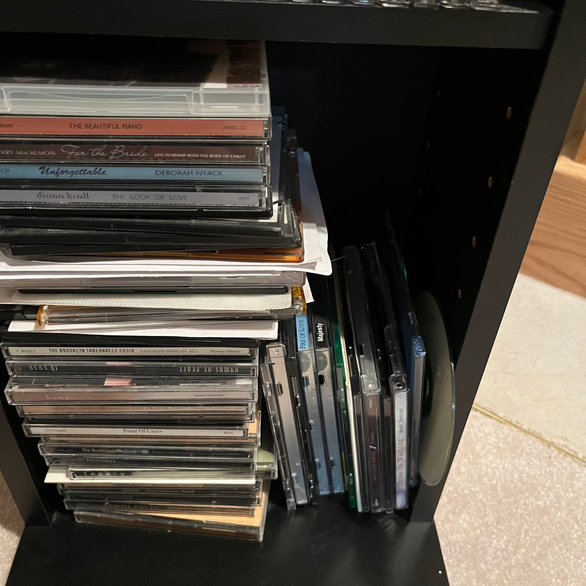 Y342A CD collection with stand