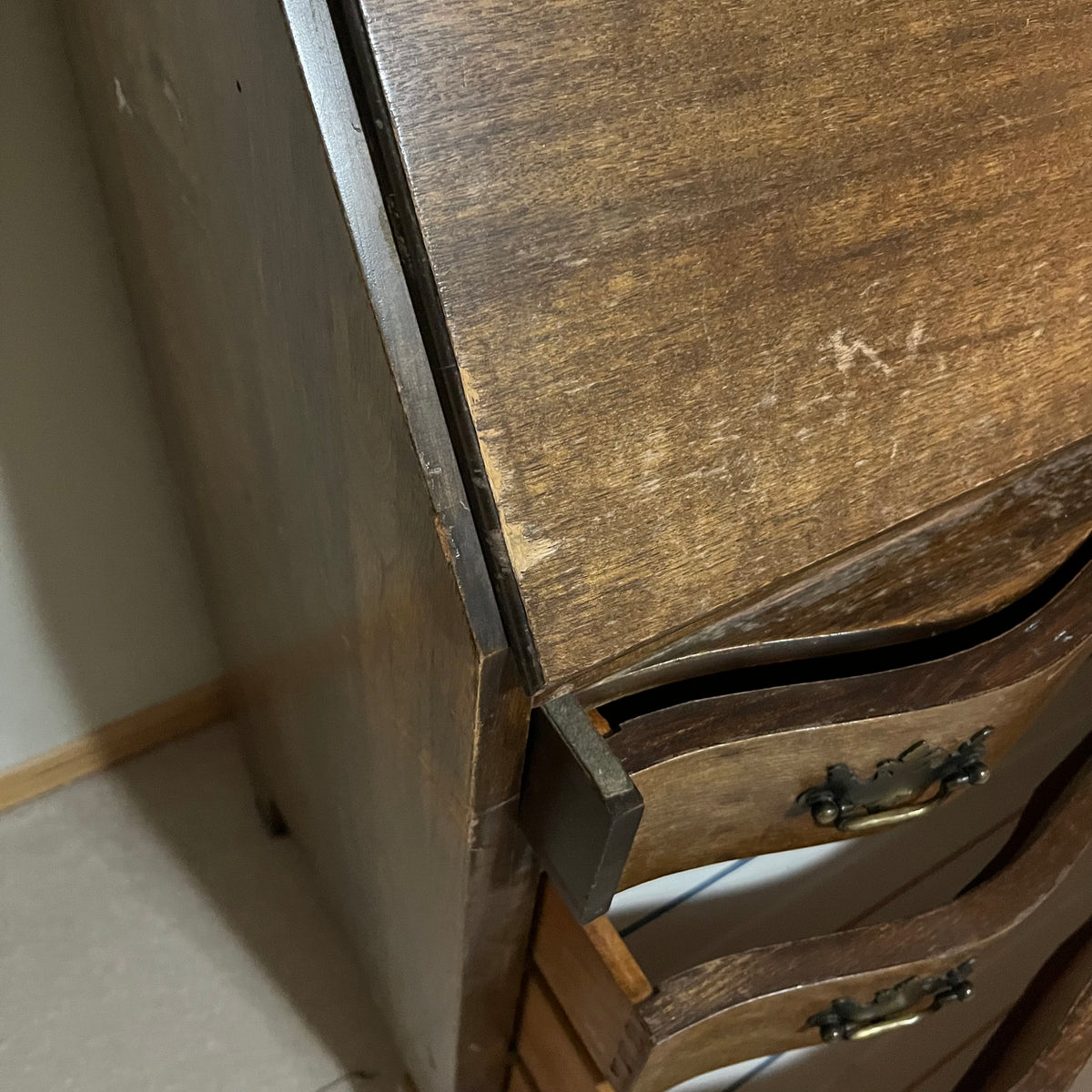Y300 Antique solid wood 4 drawer serpentine front secretary desk (39" x 33" x 16")