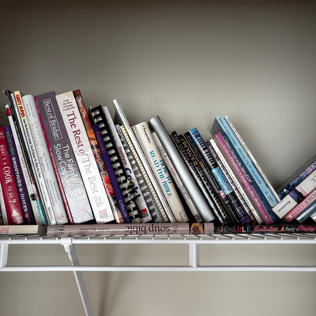 Y102 Assorted Book Lot (reference books and more)