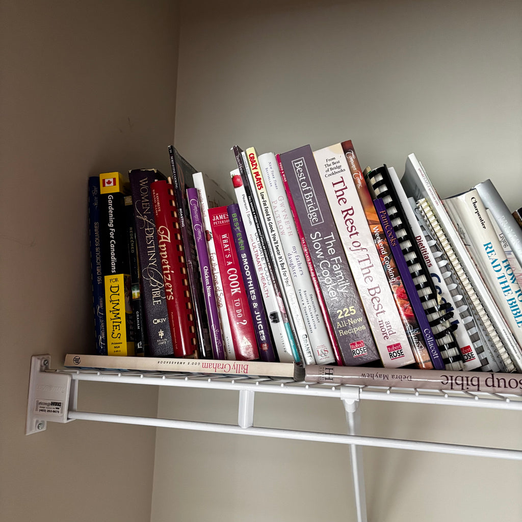 Y102 Assorted Book Lot (reference books and more)