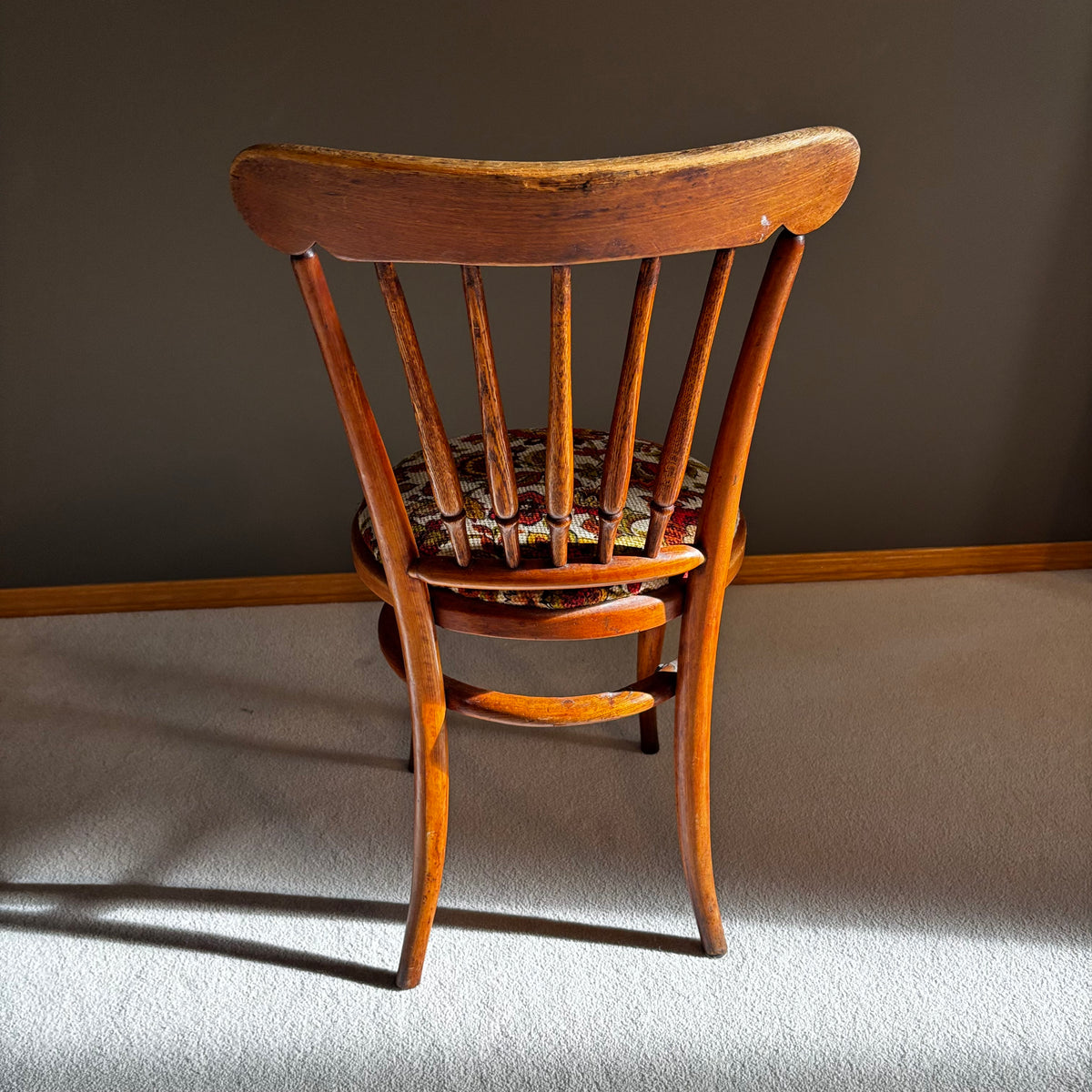 Y103 Vintage wooden chair with floral patterned seat