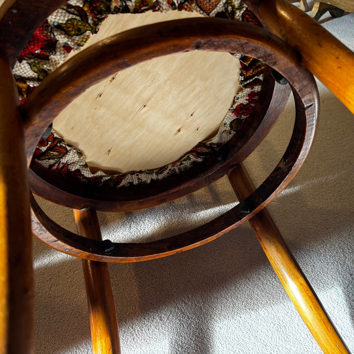 Y103 Vintage wooden chair with floral patterned seat