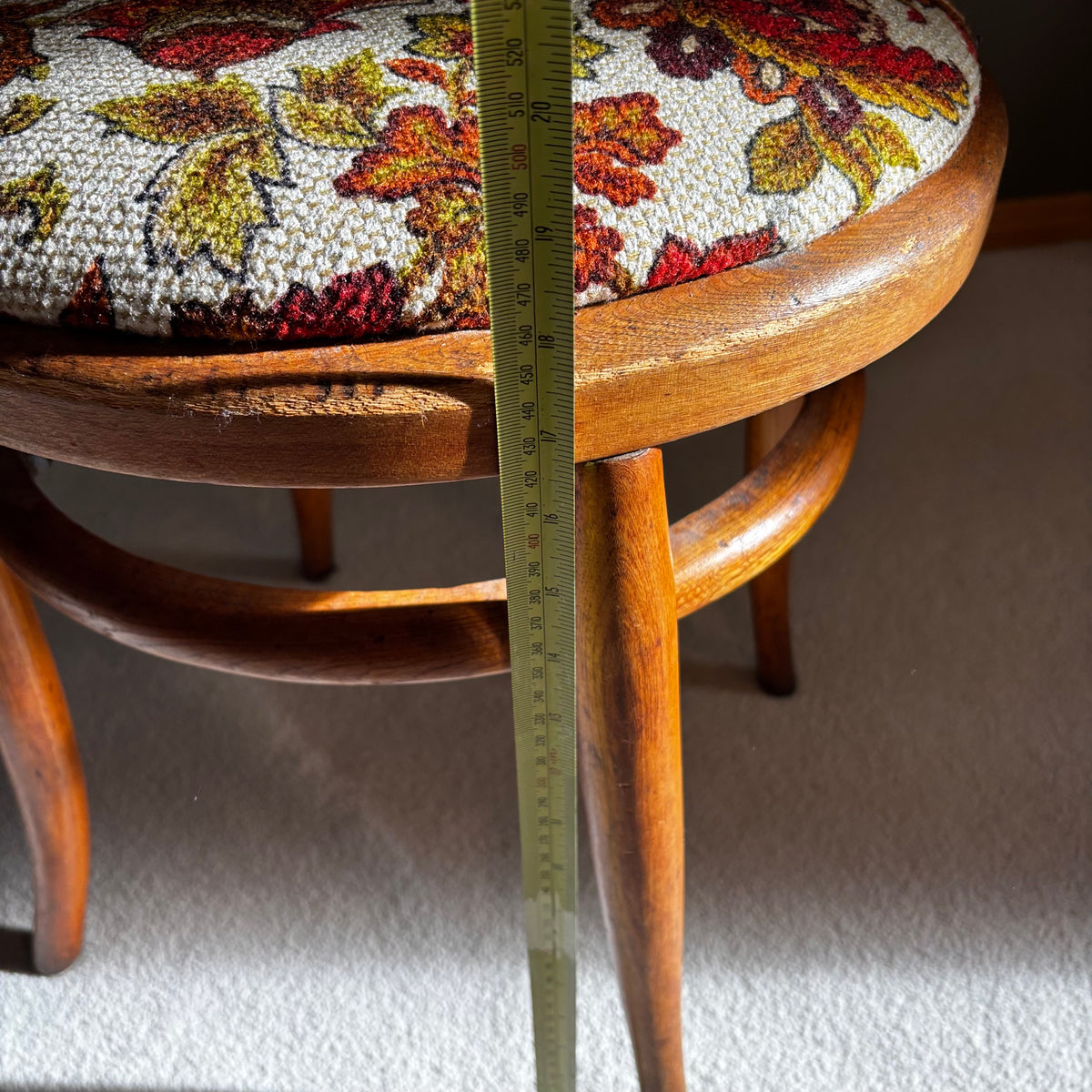 Y103 Vintage wooden chair with floral patterned seat