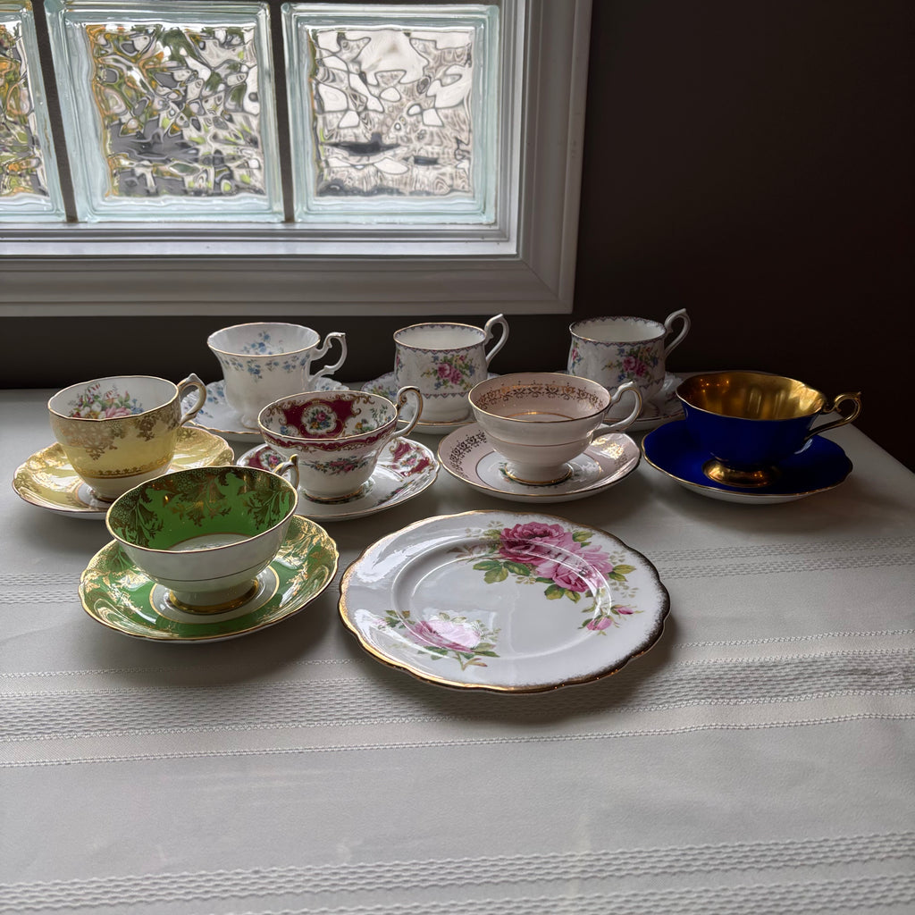 Y109 Vintage assorted tea cup and saucer grouping