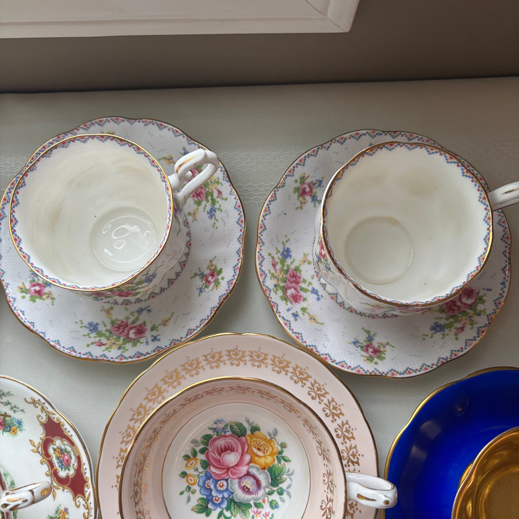 Y109 Vintage assorted tea cup and saucer grouping