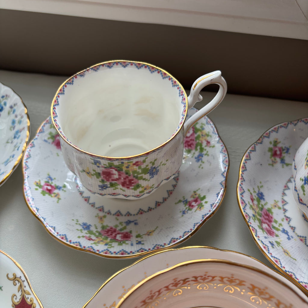 Y109 Vintage assorted tea cup and saucer grouping