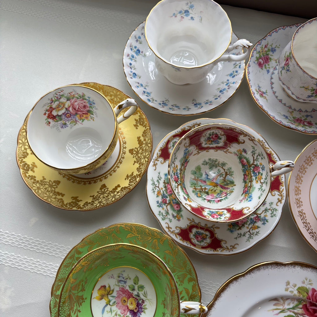 Y109 Vintage assorted tea cup and saucer grouping
