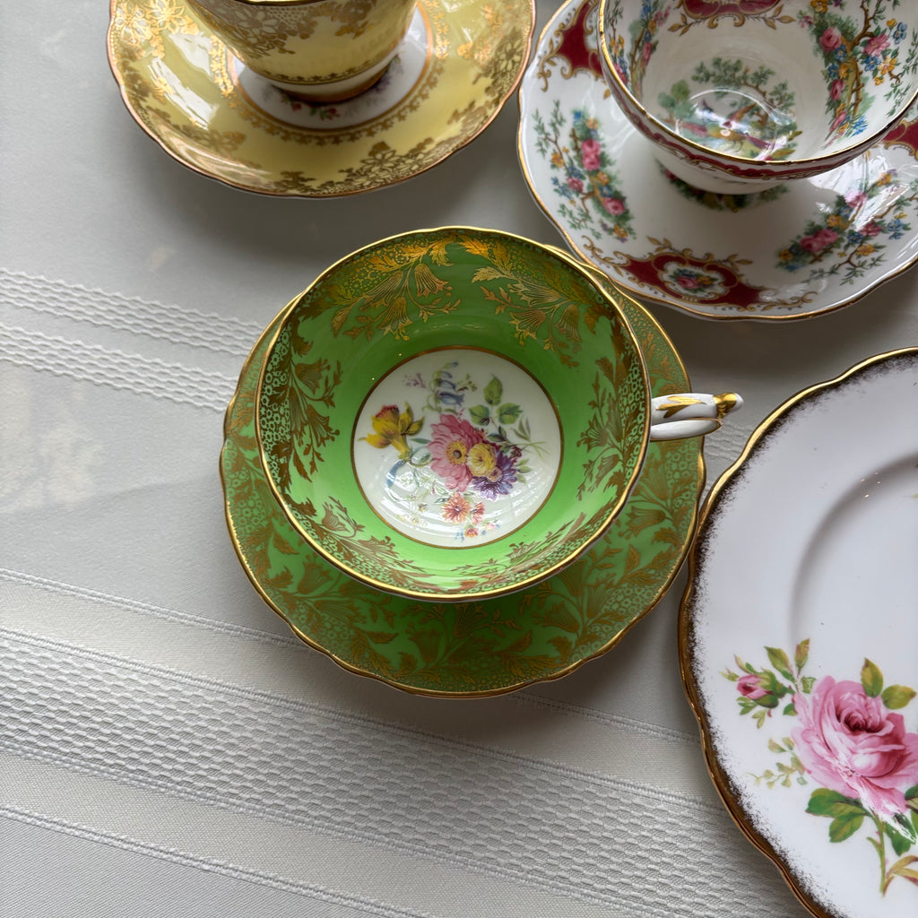 Y109 Vintage assorted tea cup and saucer grouping