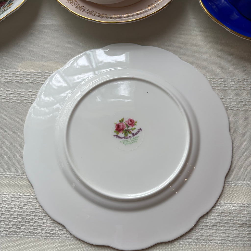 Y109 Vintage assorted tea cup and saucer grouping