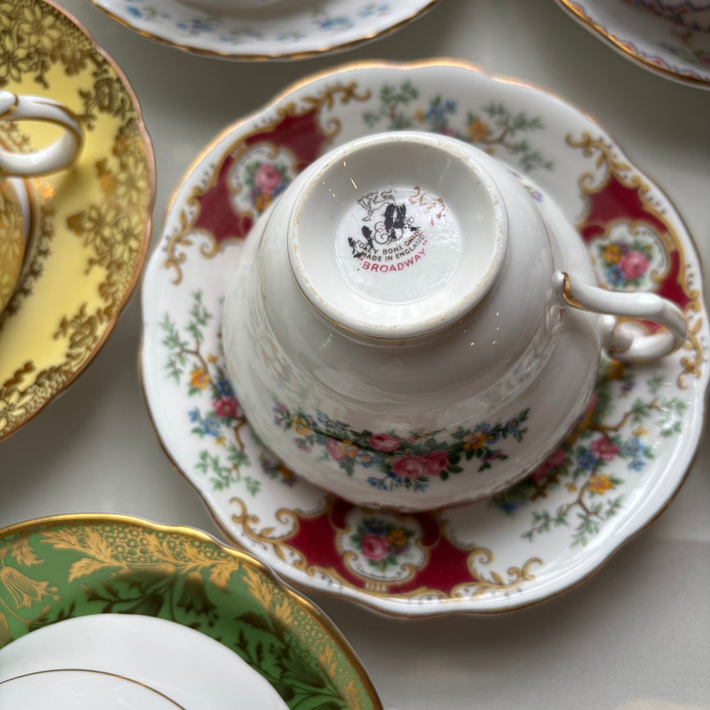 Y109 Vintage assorted tea cup and saucer grouping