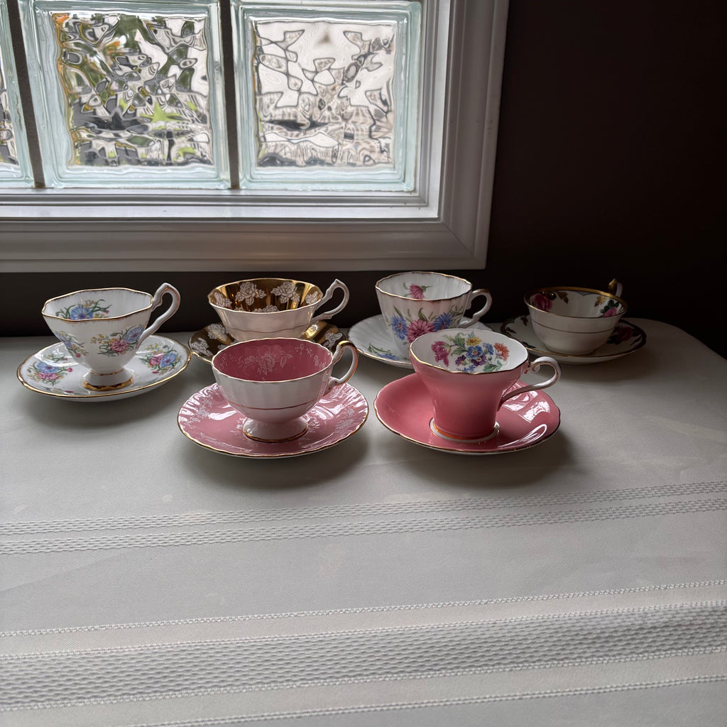 Y110 Assorted vintage tea cup and saucer grouping (Aynsley and More)