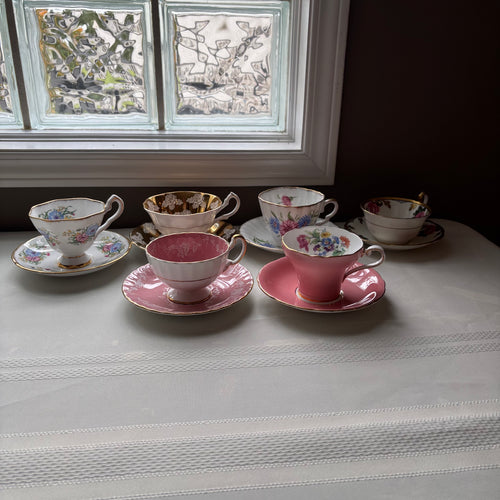 Y110 Assorted vintage tea cup and saucer grouping (Aynsley and More)