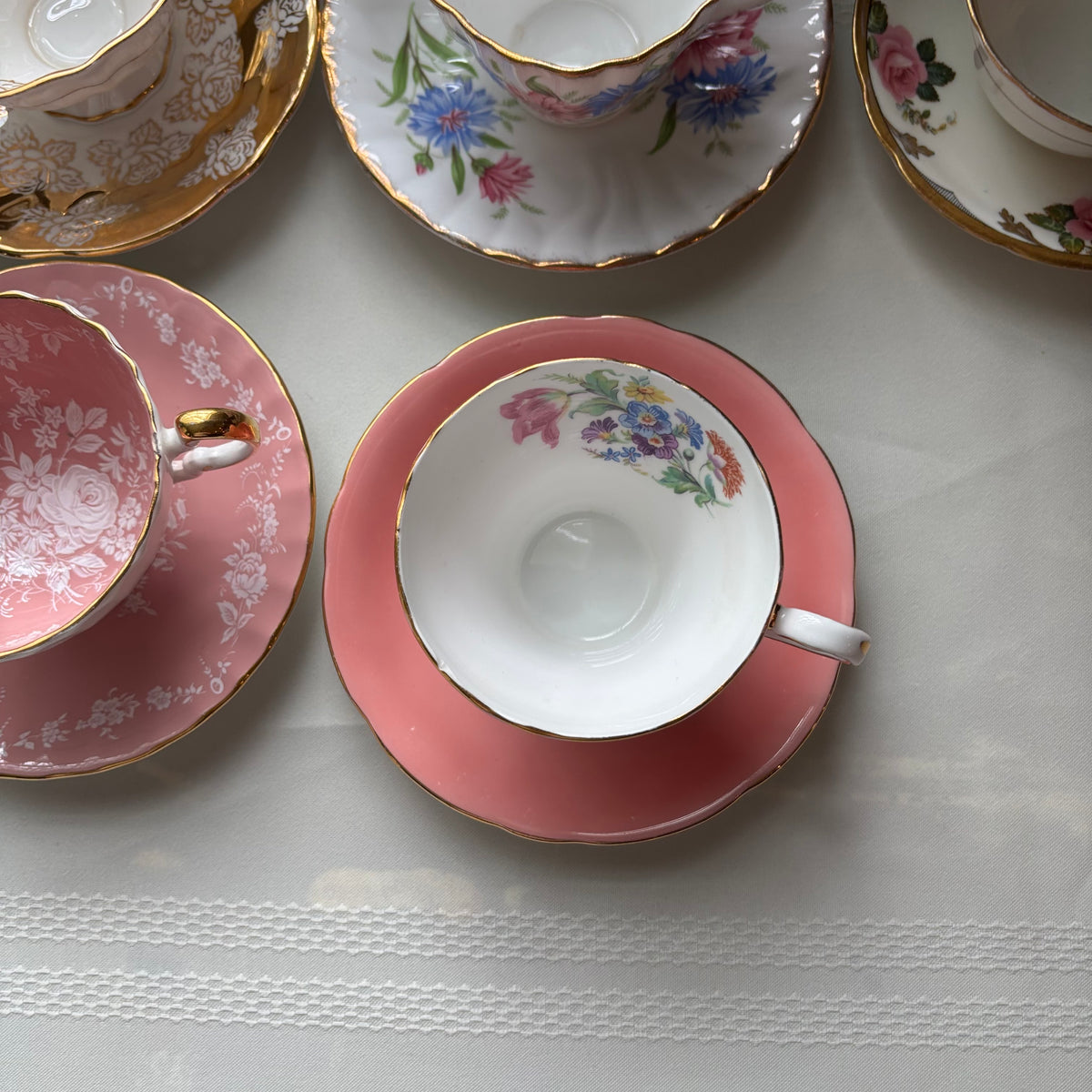 Y110 Assorted vintage tea cup and saucer grouping (Aynsley and More)