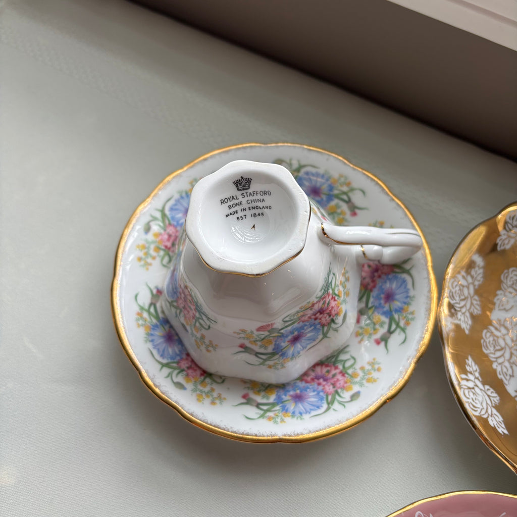 Y110 Assorted vintage tea cup and saucer grouping (Aynsley and More)