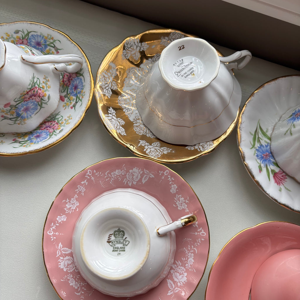 Y110 Assorted vintage tea cup and saucer grouping (Aynsley and More)