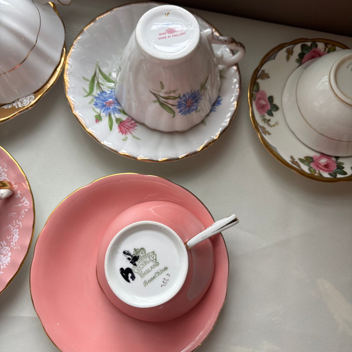 Y110 Assorted vintage tea cup and saucer grouping (Aynsley and More)