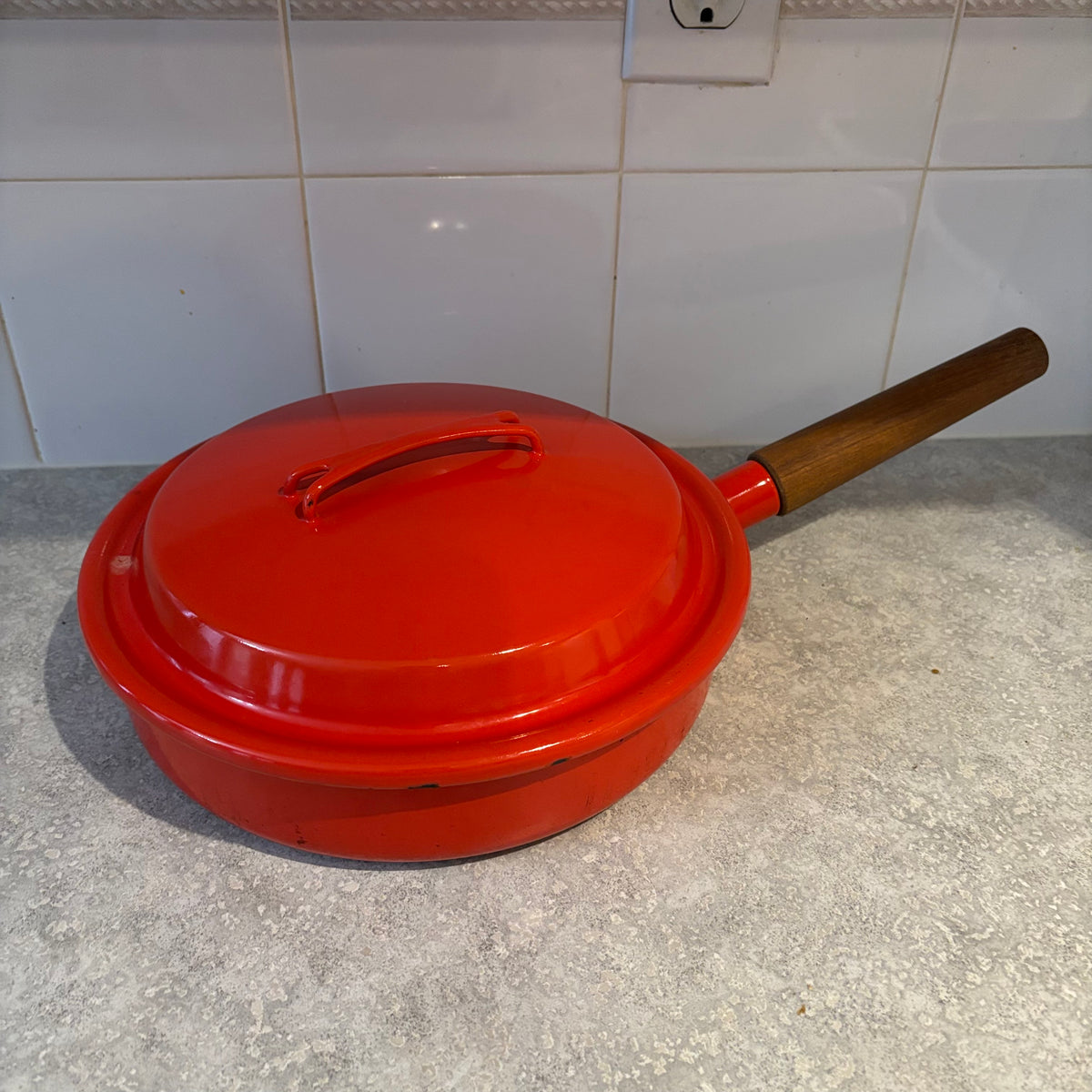 Y115 Mid Century Finel Arabia cast iron pan