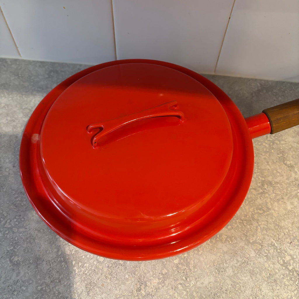 Y115 Mid Century Finel Arabia cast iron pan