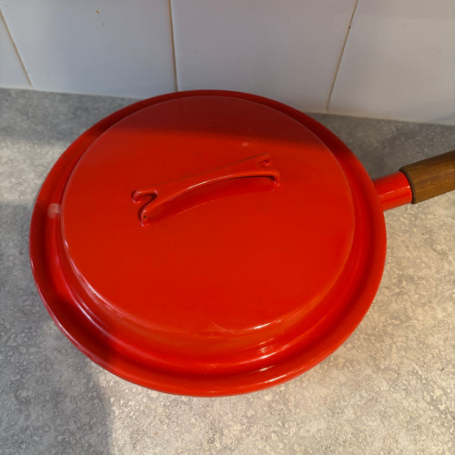 Y115 Mid Century Finel Arabia cast iron pan