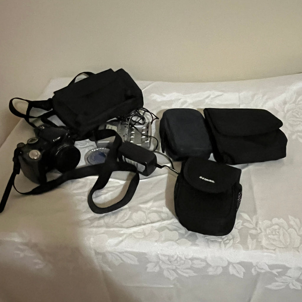 Y312 Vintage Canon camera with accessories