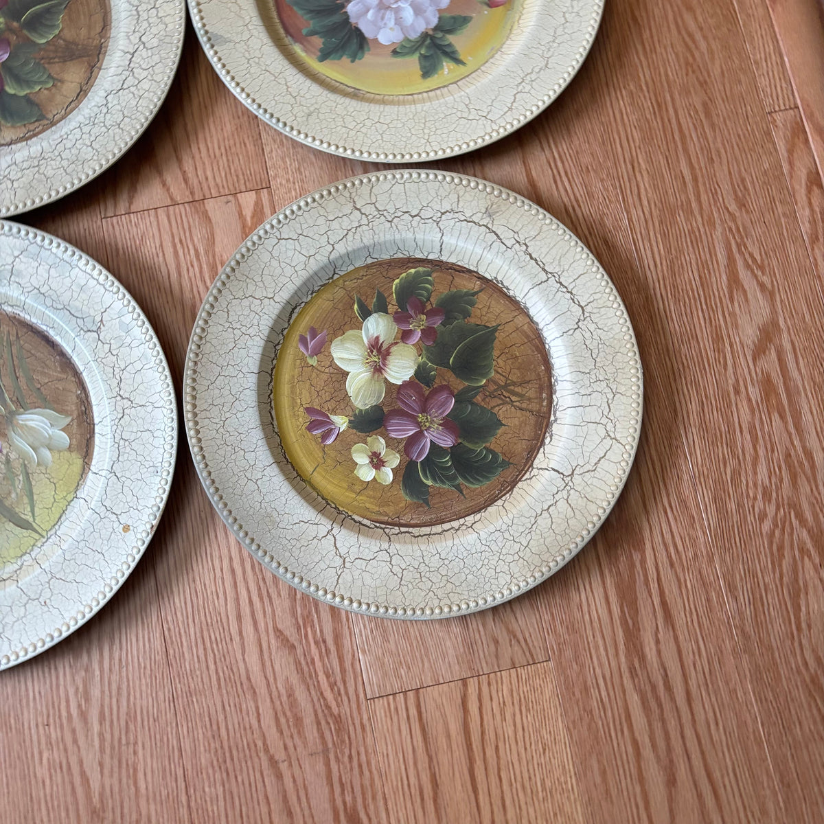 Y118 Home Decor Grouping (decorative plates and more)