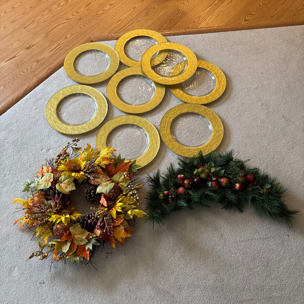 Y119 Holiday decor grouping (glass chargers and more)