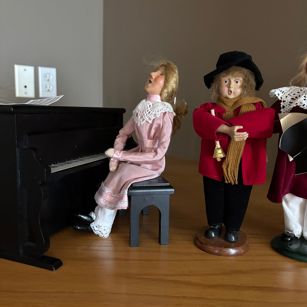 Y120 Vintage Dickens-style Christmas caroler figurines and a miniature piano prop