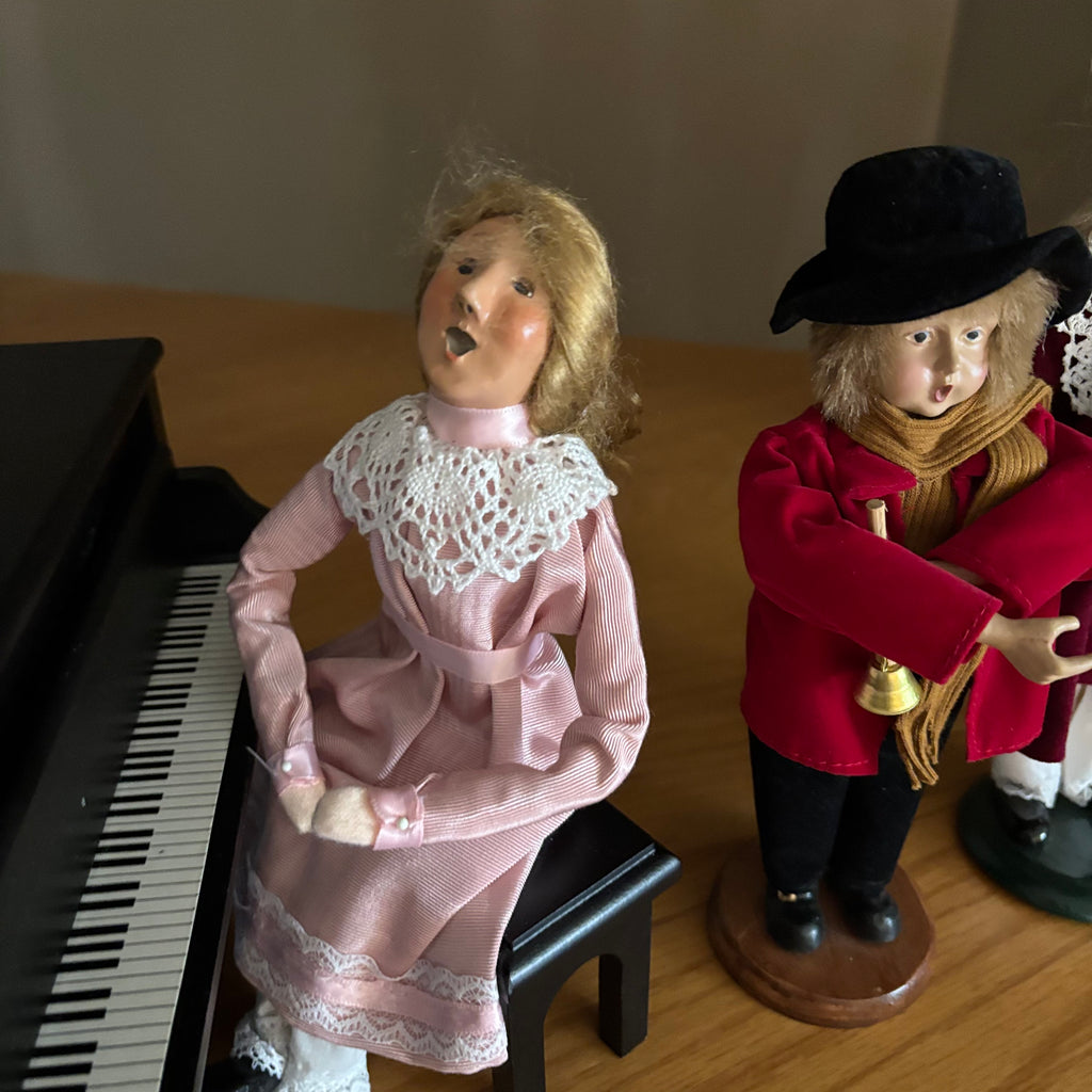 Y120 Vintage Dickens-style Christmas caroler figurines and a miniature piano prop